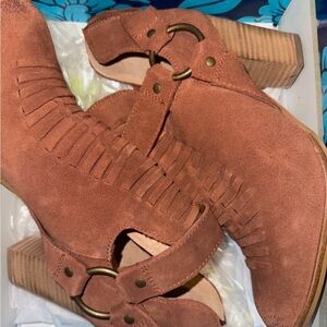 Worn once tan suede zipper in back of heel